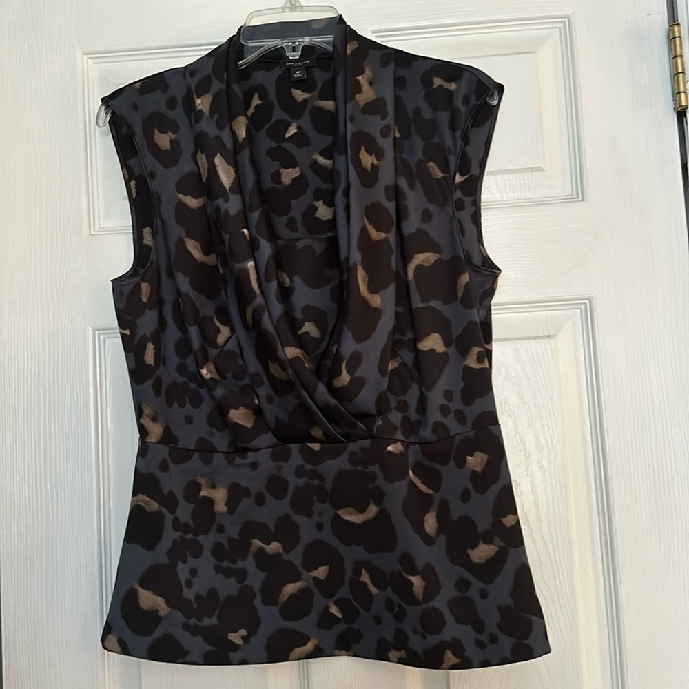 Beautiful top.  Side zipper. Washable